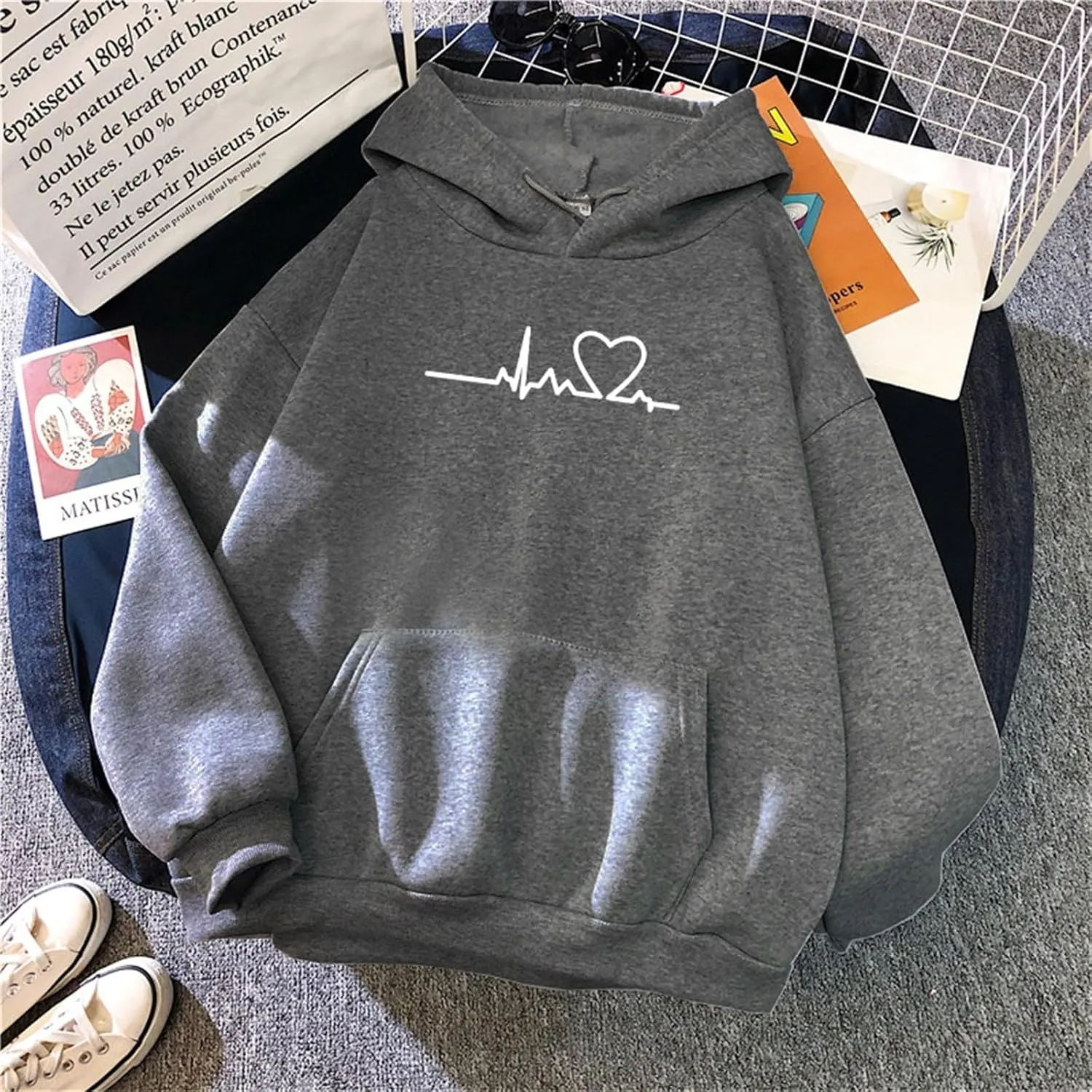 Women's Plus Size Simple Hoodies Trendy Heart Graphic Cute Hooded Sweatshirt Long Sleeve Casual Tops with Pockets