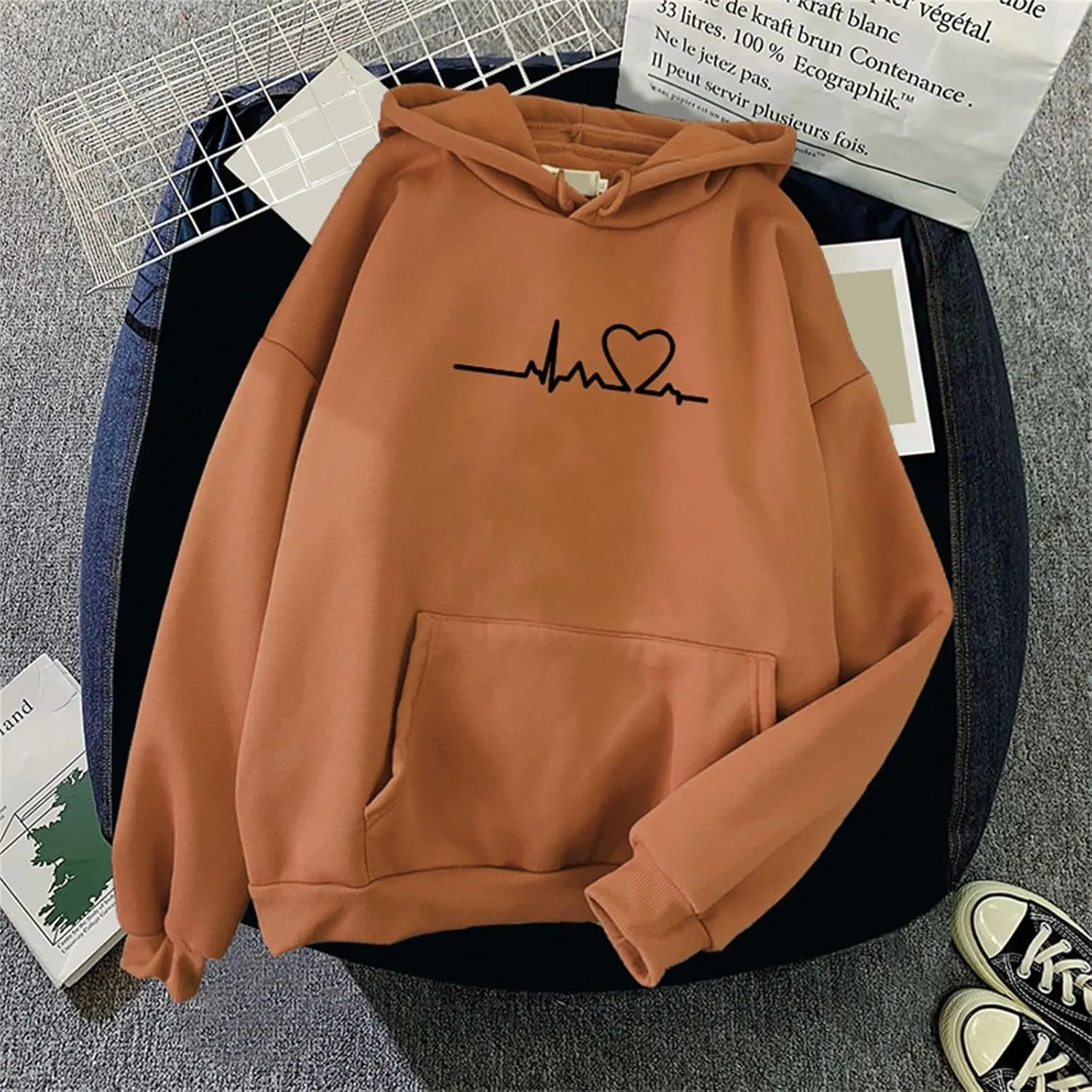 Women's Plus Size Simple Hoodies Trendy Heart Graphic Cute Hooded Sweatshirt Long Sleeve Casual Tops with Pockets