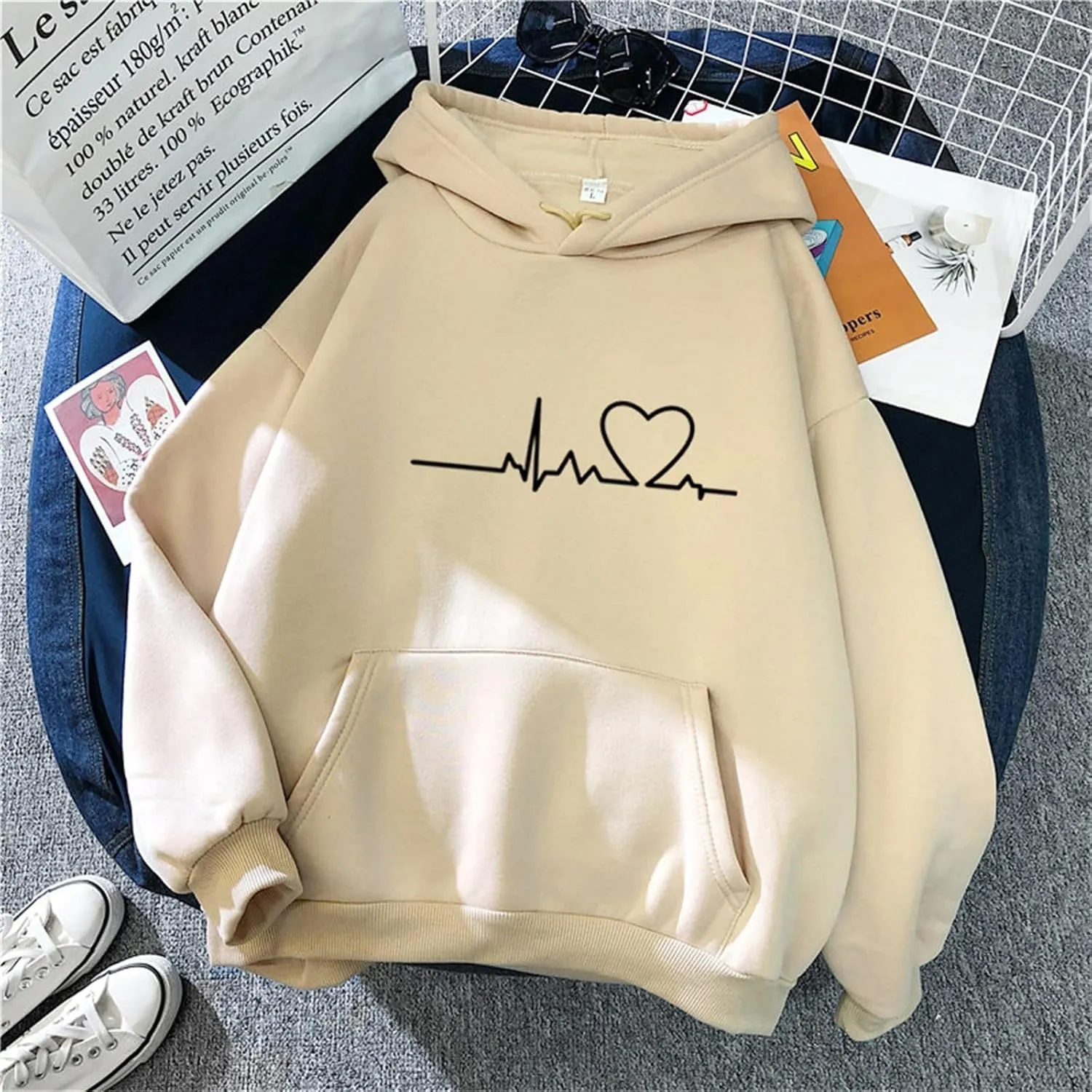 Women's Plus Size Simple Hoodies Trendy Heart Graphic Cute Hooded Sweatshirt Long Sleeve Casual Tops with Pockets
