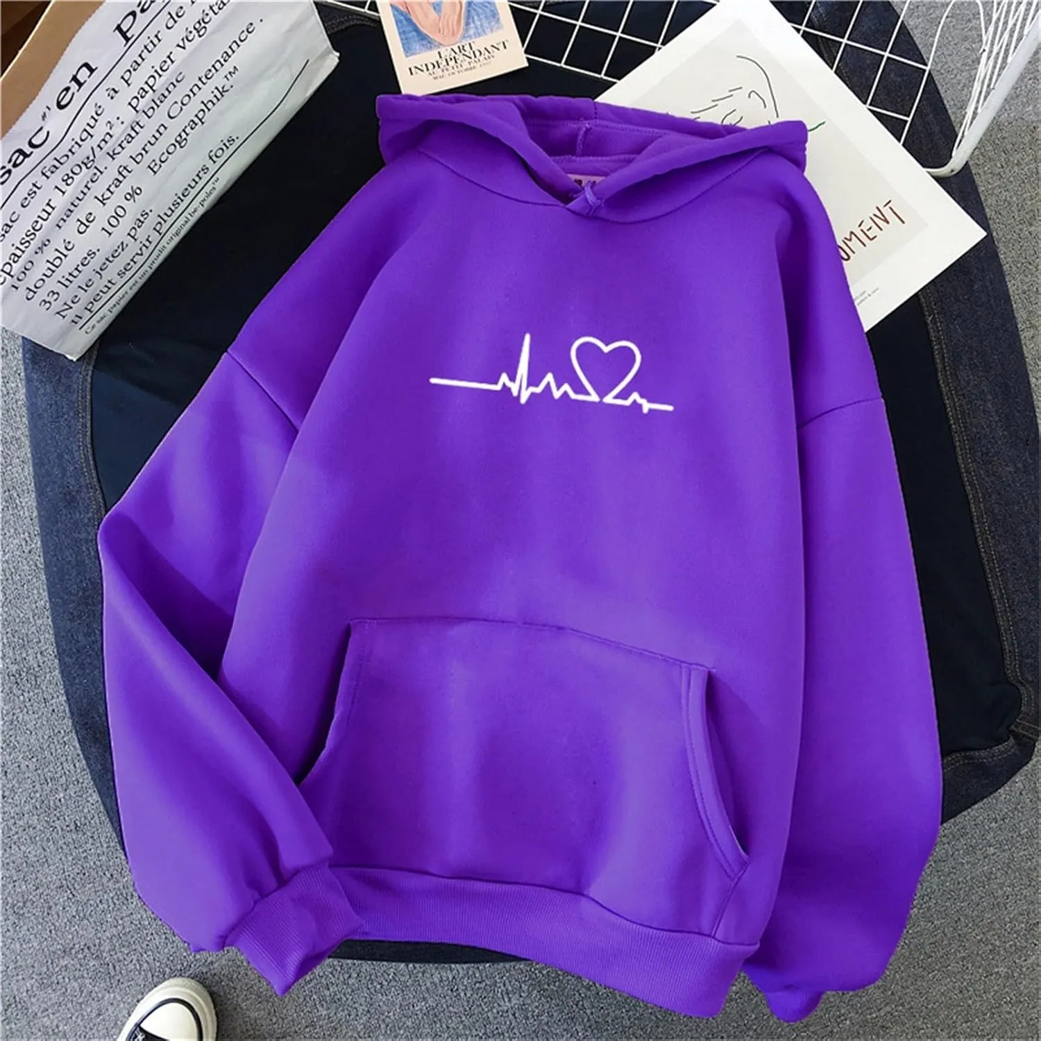 Women's Plus Size Simple Hoodies Trendy Heart Graphic Cute Hooded Sweatshirt Long Sleeve Casual Tops with Pockets