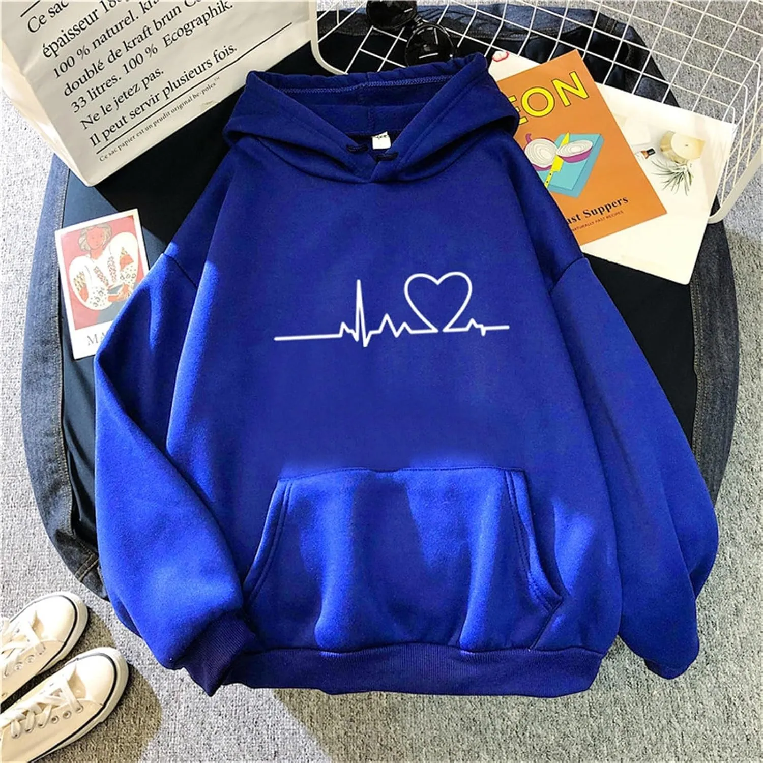Women's Plus Size Simple Hoodies Trendy Heart Graphic Cute Hooded Sweatshirt Long Sleeve Casual Tops with Pockets