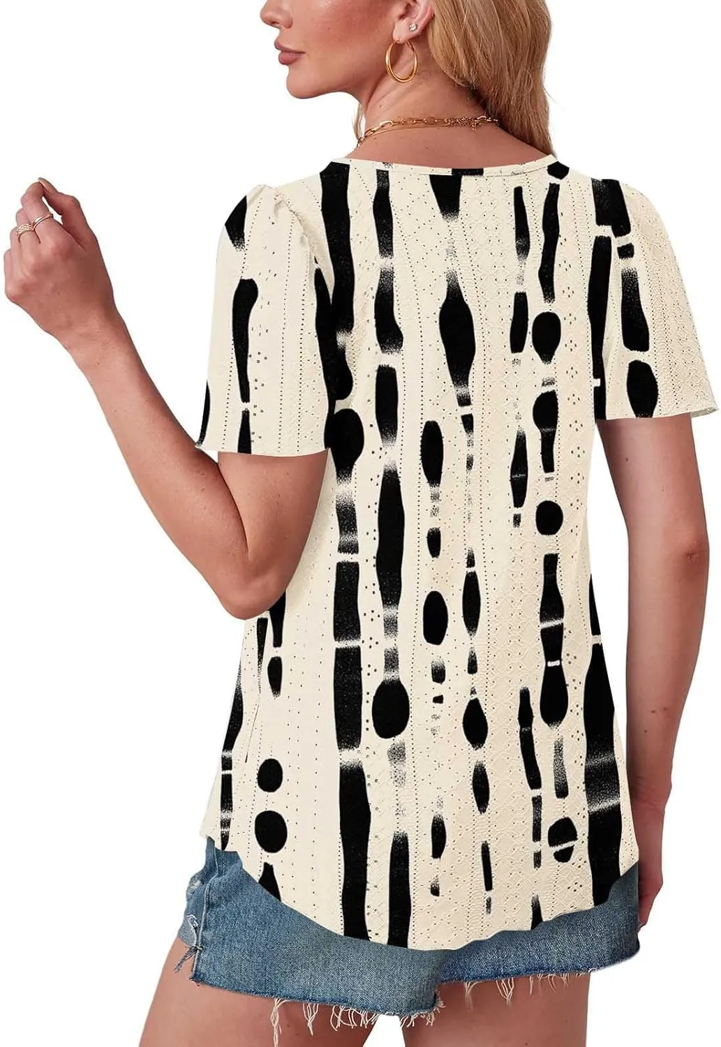 Womens Summer Tops Trendy Boho Floral Blouses Crewneck T-Shirts Casual Loose Tunic Blouses Going Out Basic Tees